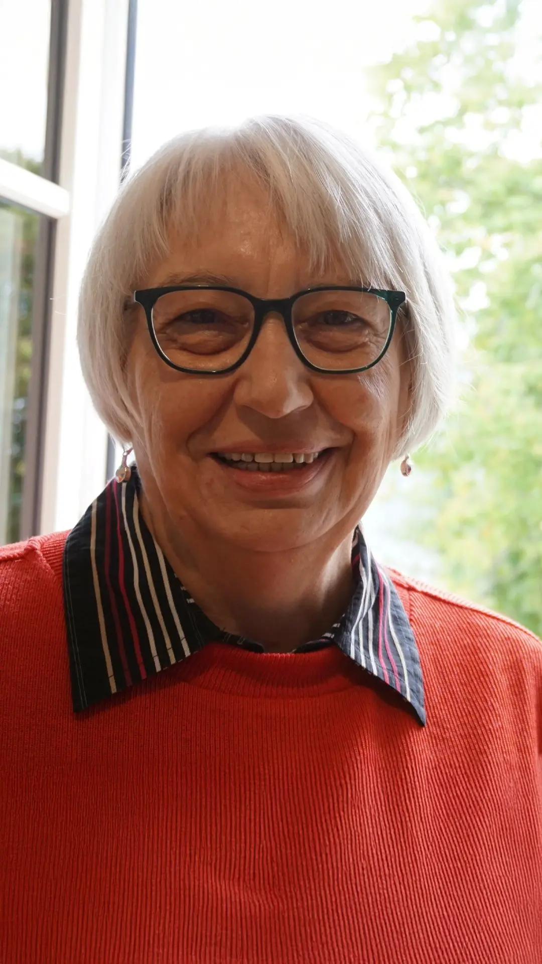 Freundliches Team-Porträt von unserer Schatzmeisterin Edith Peter