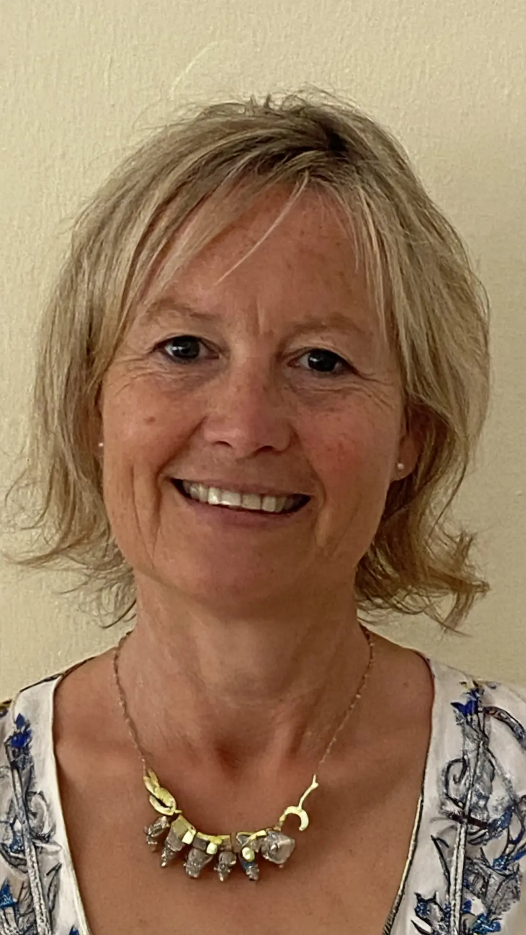 Freundliches Team-Porträt von unserer 2. Vorsitzenden Patricia Vogl